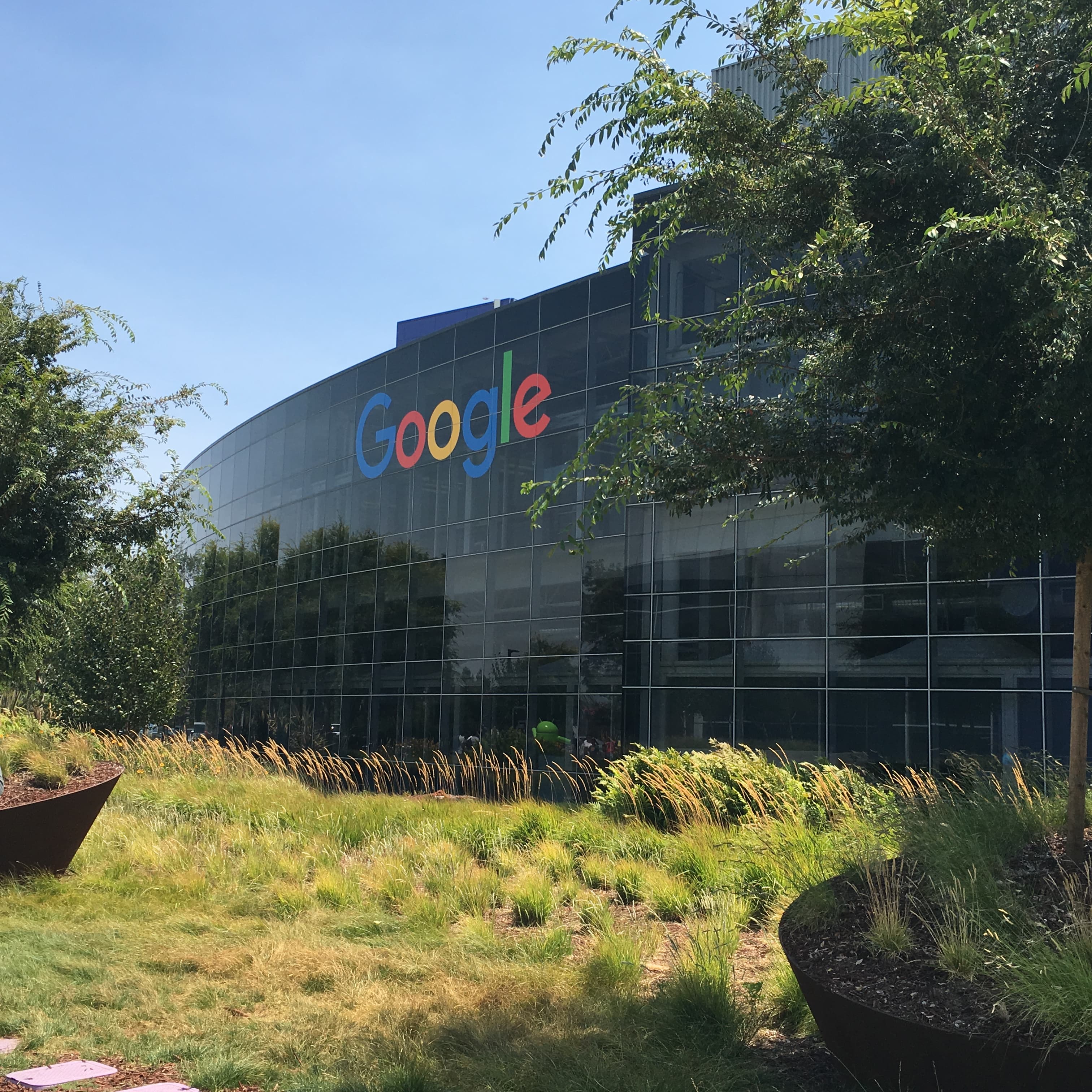Resumo dos mercados: a Alphabet entra no Dow e Wall Street fecha em alta (29 junho 2026)